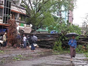 От циклона в Мьянме погибли более 350 человек